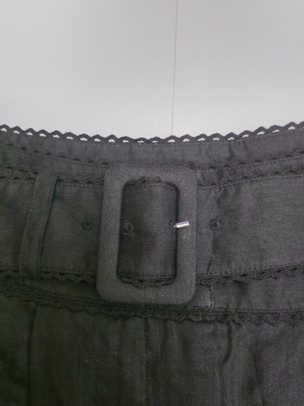 Veronica Beard Hobbes Belted Shorts - Picture 5 of 16